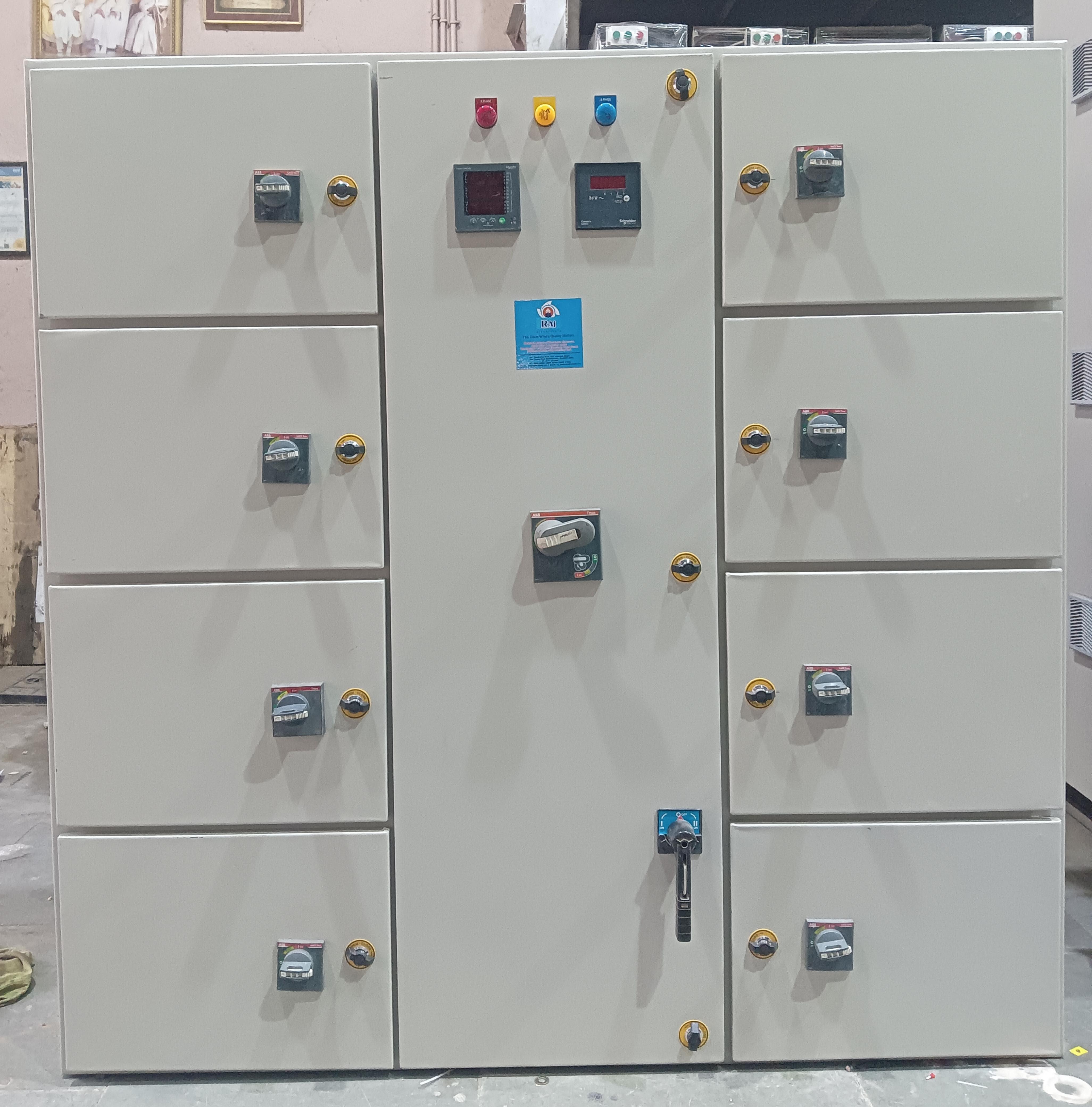 ABB MCCB PANEL DISTRIBUTION WITH MAIN MCCB AND CHANGEOVER AND OUTPUT MCCB WITH BUS BAR