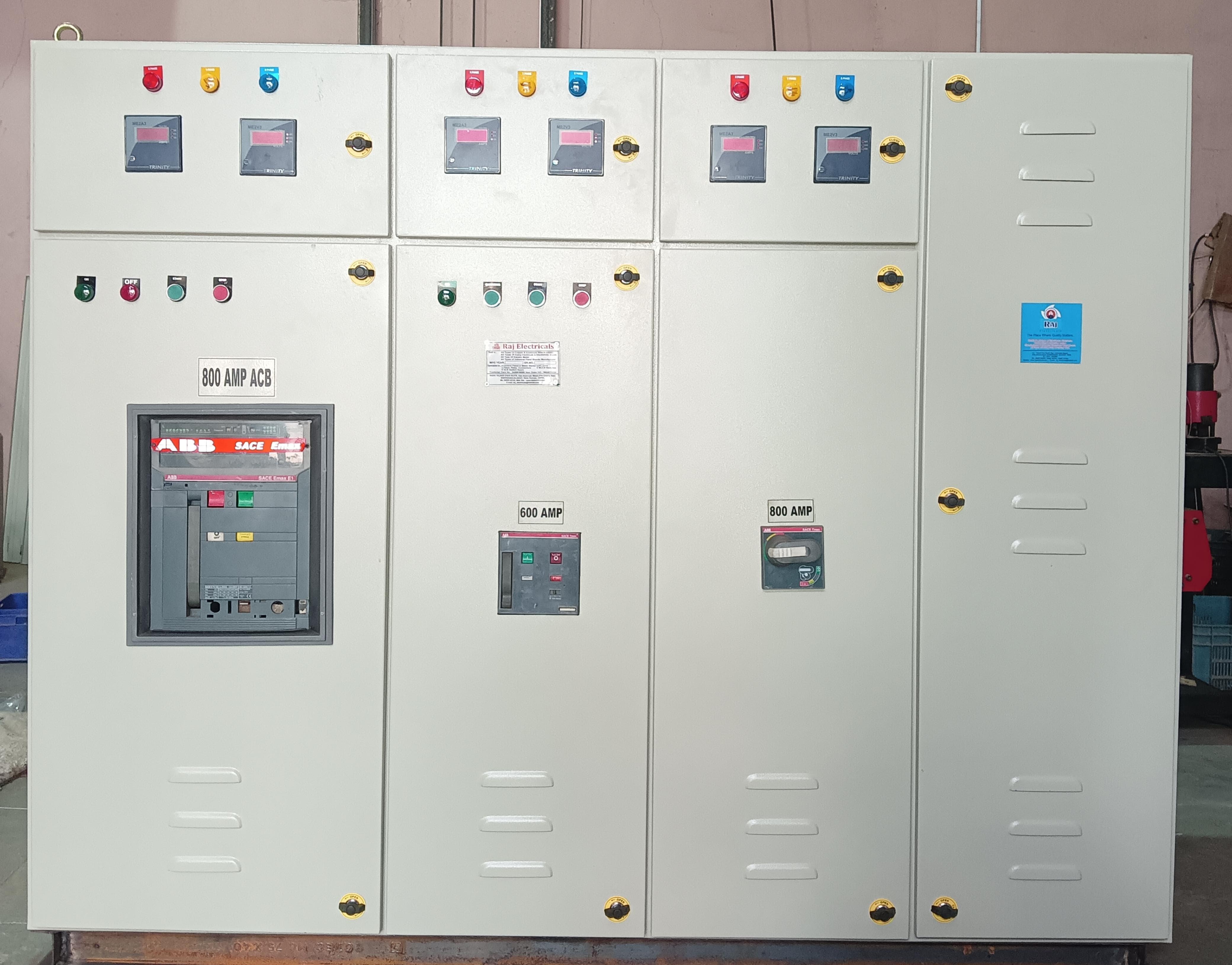 AIR CIRCUIT BREAKER FOR MAIN AND POWER DISTRIBUTION WITH MOTORISED MCCB AND ROTARY HANDLE MCCB WITH ALL DIGITAL FUNCTION