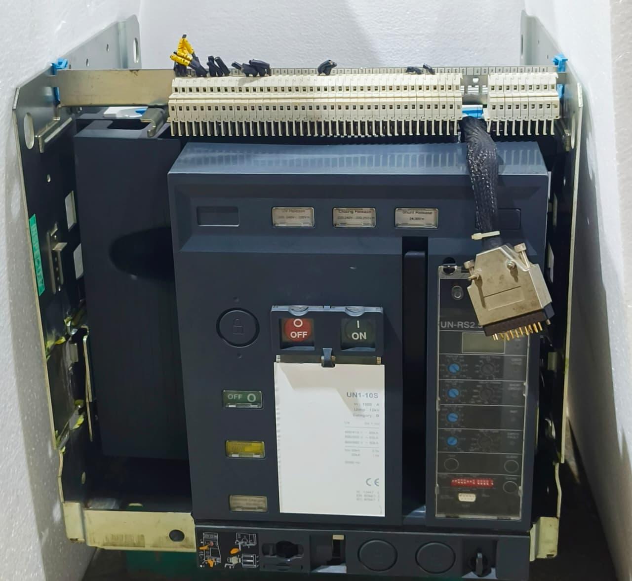 L&T UN1-10S AIR CIRCUIT BREAKER 1000A 4 POLE 