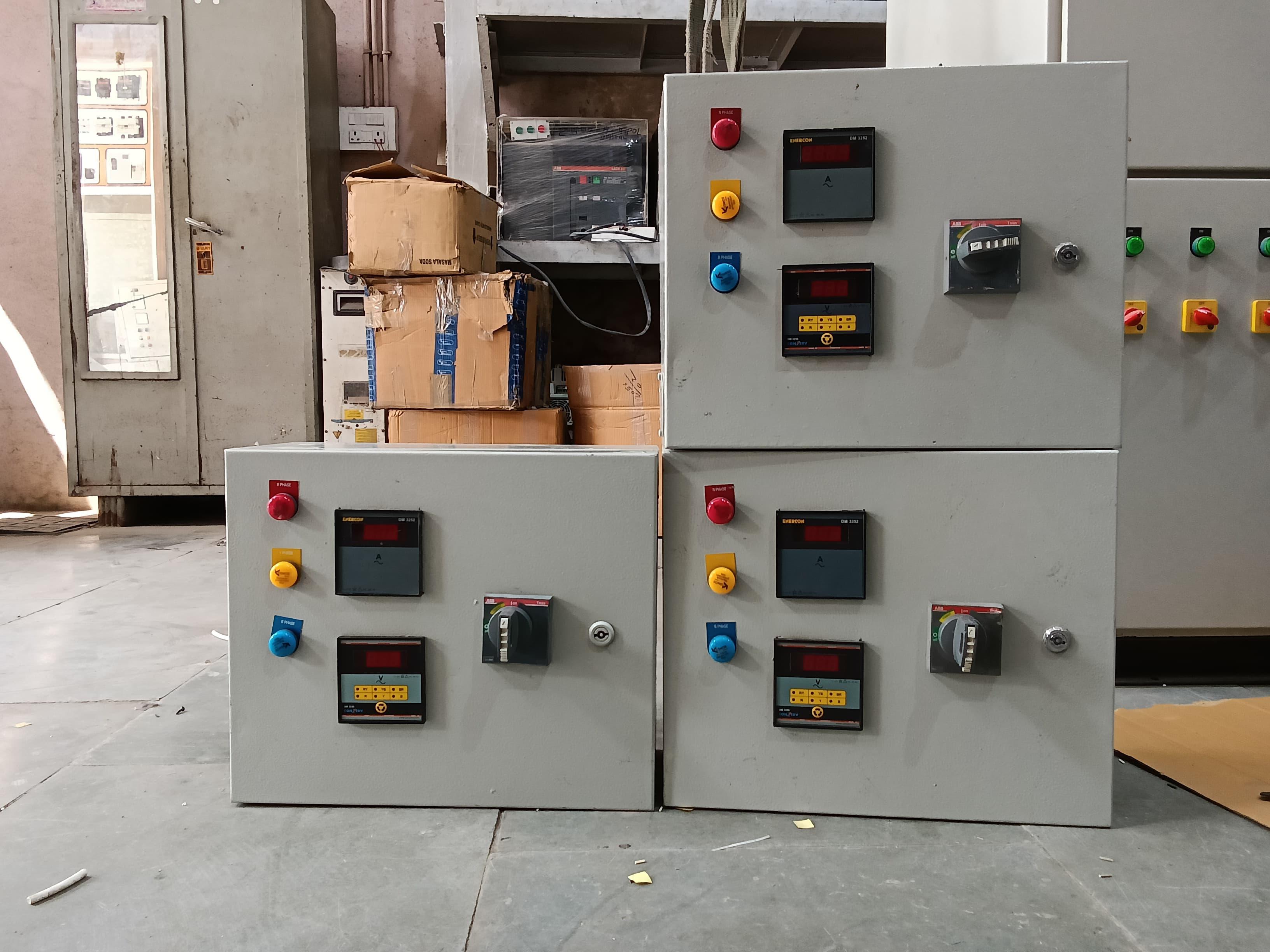 MCCB PANEL WITH BUS BAR AND DIGITAL AMP AND VOLT METER FOR DISTRIBUTION OF LOAD