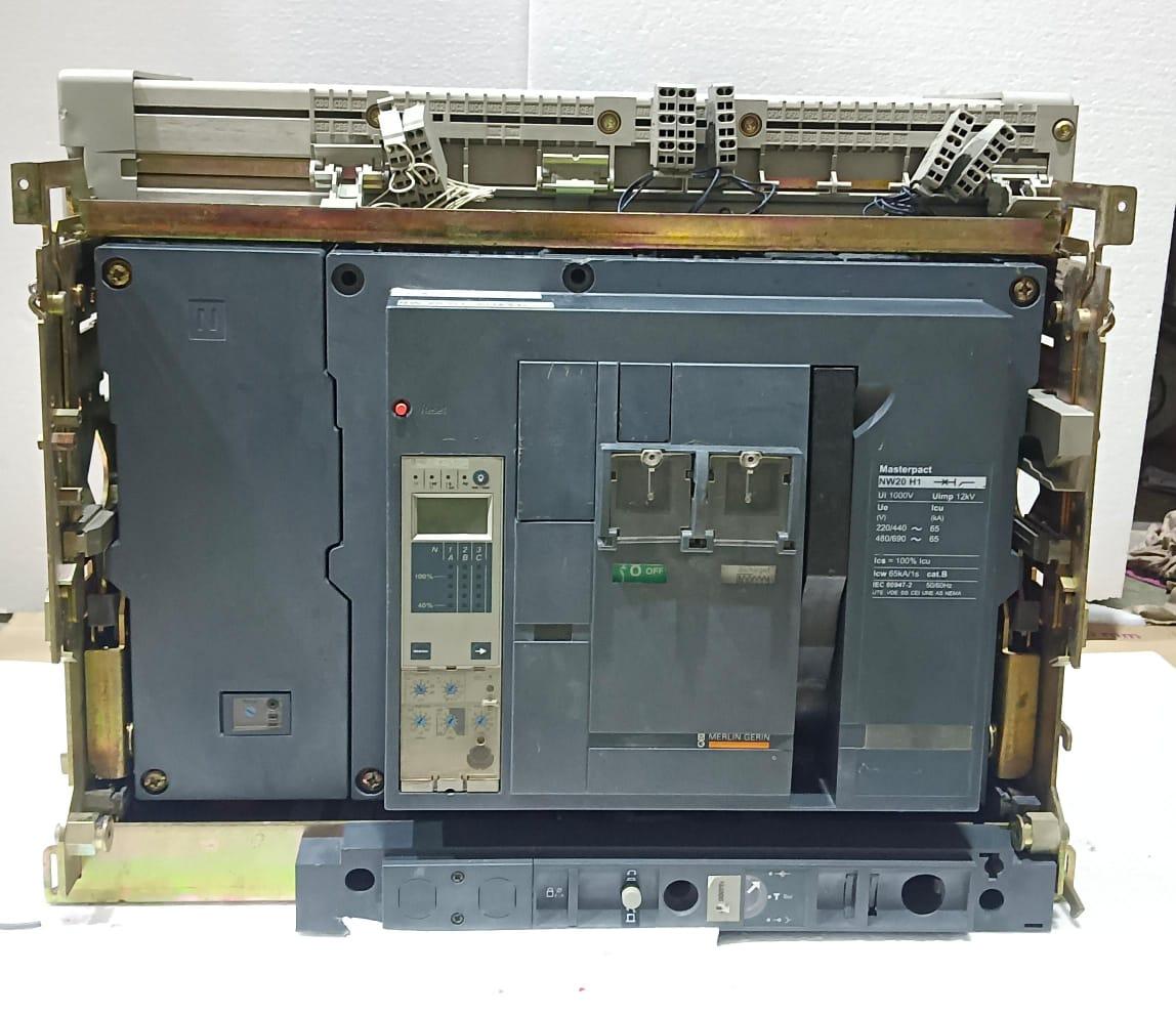 MERLIN GERIN MASTERPACT NW20 H1 2000 AMP 4 POLE AIR CIRCUIT BREAKER 