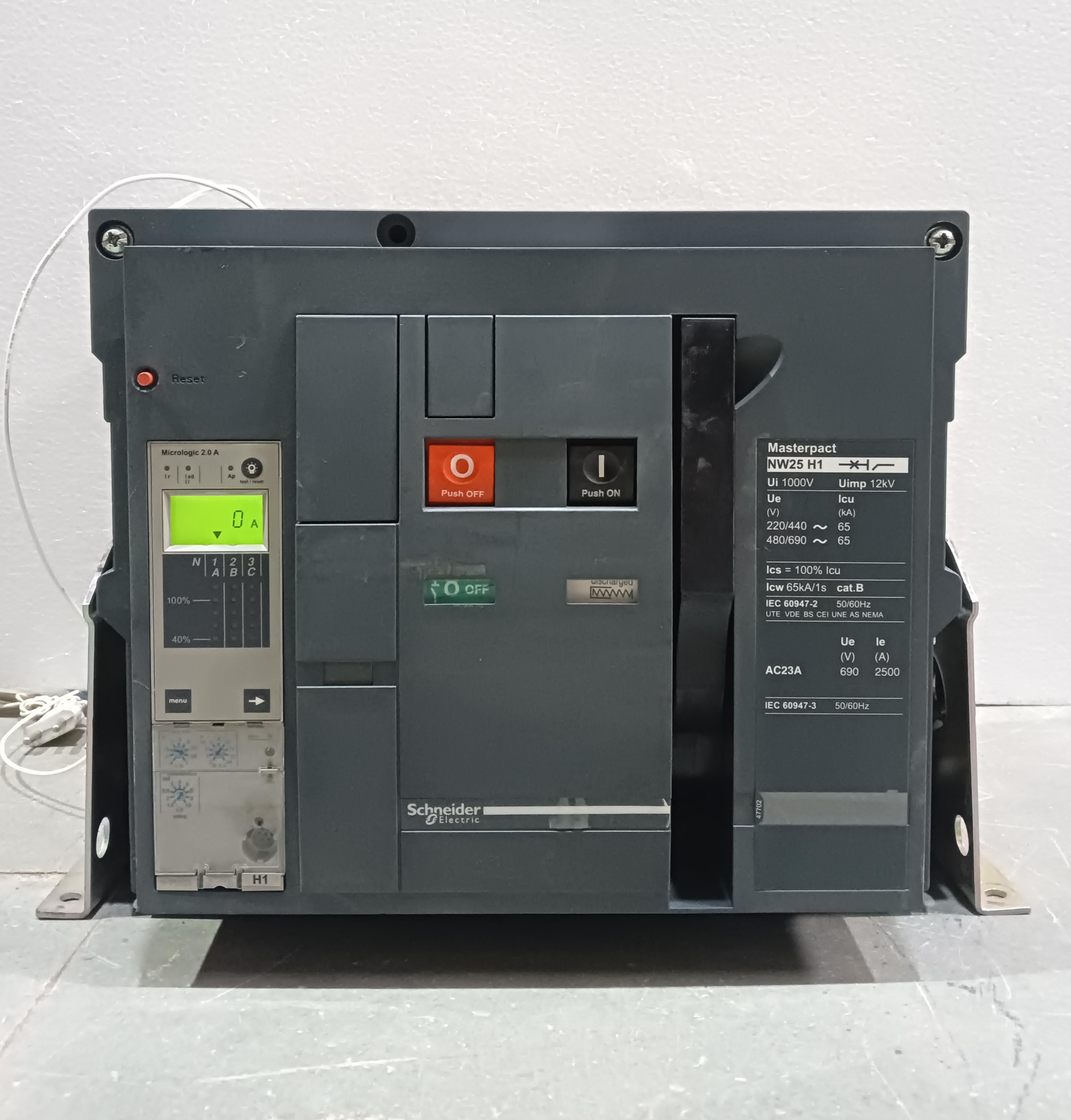 MERLIN GERIN NW25 H1 2500 AMP 3 POLE AIR CIRCUIT BREAKER 