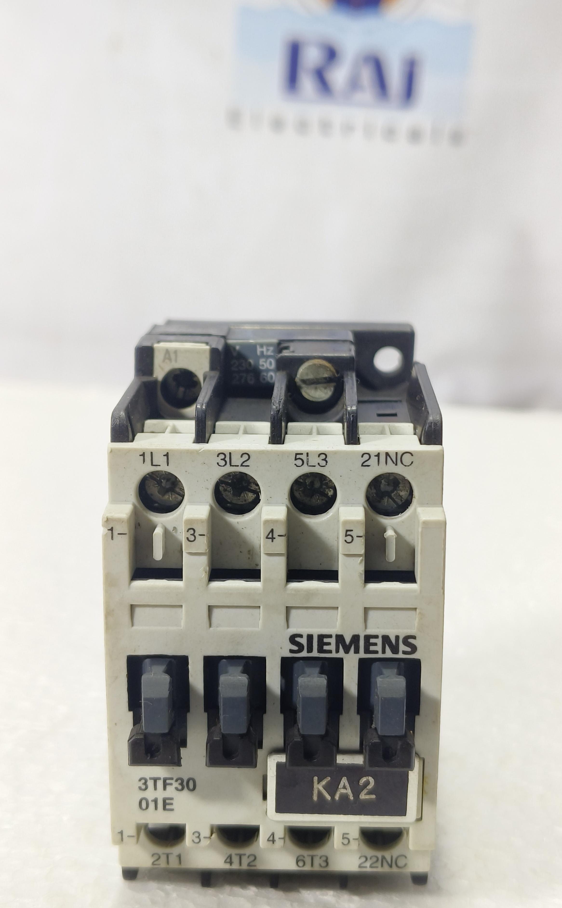 SIEMENS 3TF30 01-0A 9AMP CONTACTOR